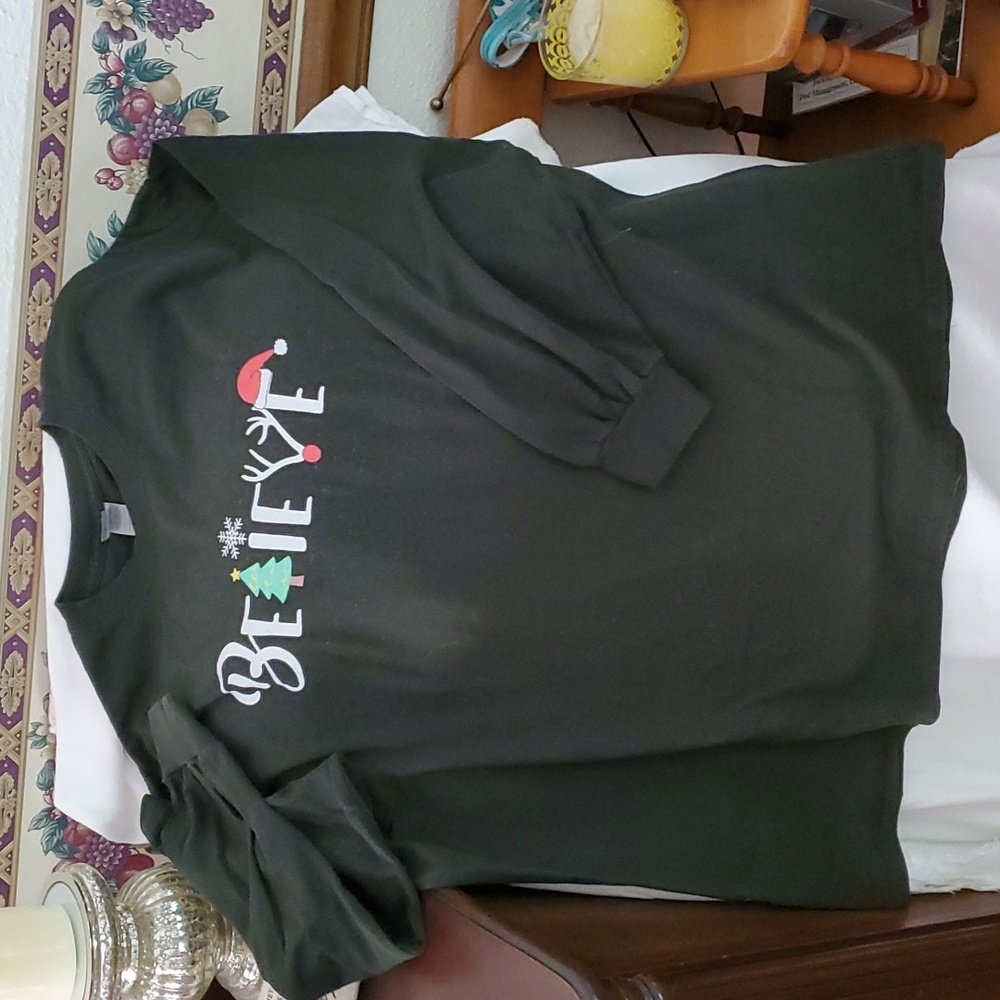 Gildan long sleeve "BELIEVE" shirt